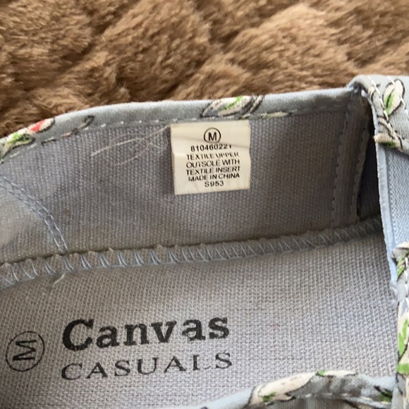 💐 Cute Floral Slip On Canvas Shoes 💐 - Picture 4 of 5